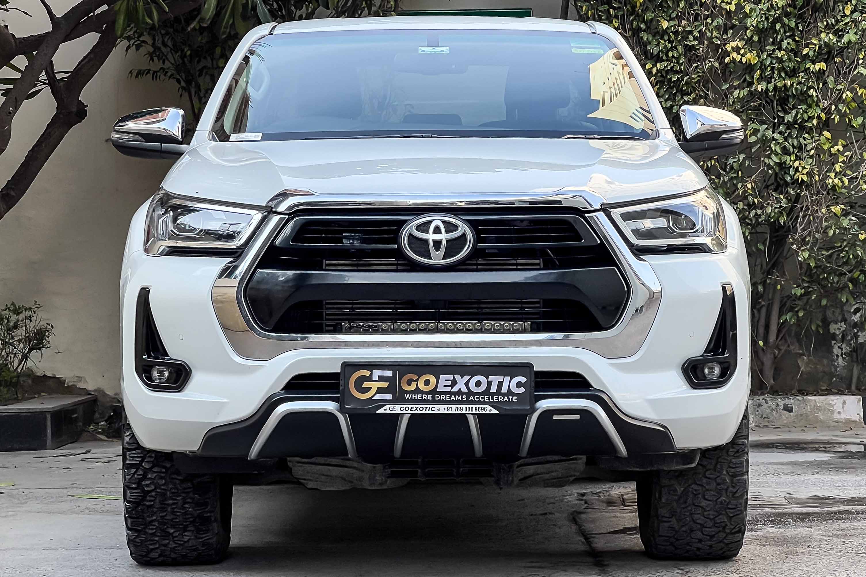 2025 TOYOTA HILUX HIGH AUTOMATIC 4x4